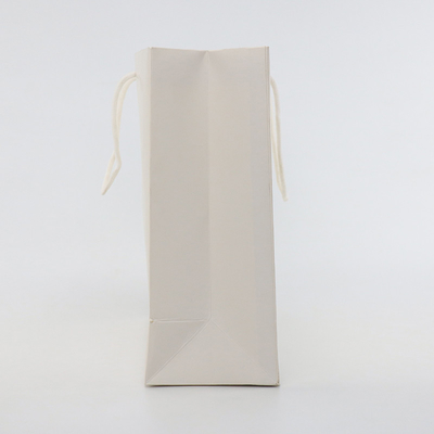 El fotograbado que imprimía aduana imprimió las bolsas de papel con el ODM de los bolsos del regalo de las manijas