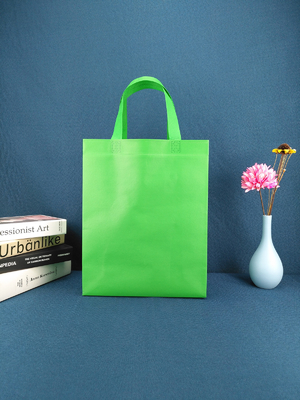 De encargo reciclada imprimió el bolso de ultramarinos biodegradable no tejido del totalizador del precio del bolso que hacía compras con los bolsos no tejidos cortados con tintas de los pp de la manija