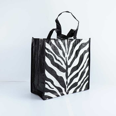 Los zapatos tejidos polipropileno a todo color de los bolsos reciclaron el bolso tejido laminado