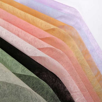 Papel de embalaje no tejido biodegradable no tejido anti de la flor del material de empaquetado del rasgón