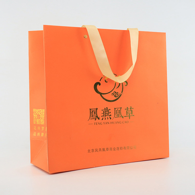 El regalo que hace compras calificado brillante Logo Paper Bags With Rope de encargo dirige